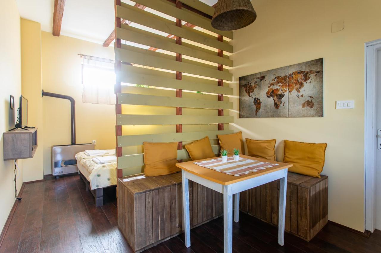 Seosko Domacinstvo Pustolov Apartment Stari Banovci ภายนอก รูปภาพ